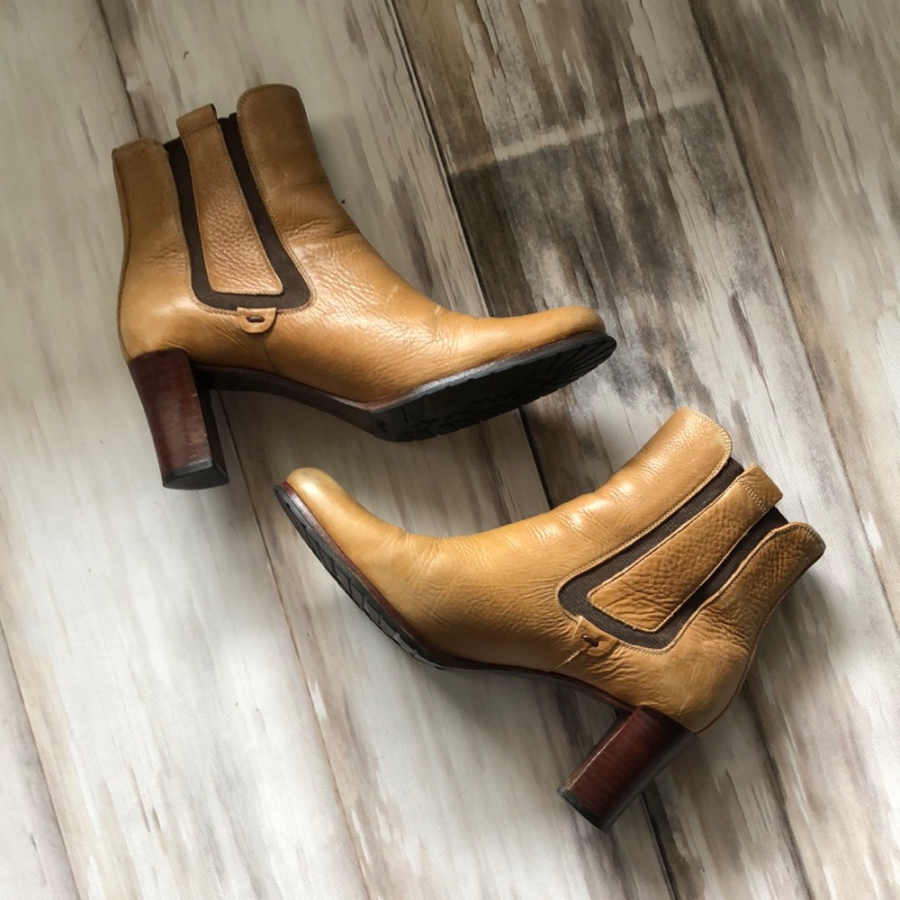 COLE HAAN COUNTRY VIBRAM SOLE WOMANS BOOTS SIZE 6.5